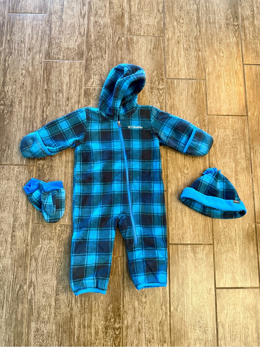 Size 6-12 month Columbia warm set